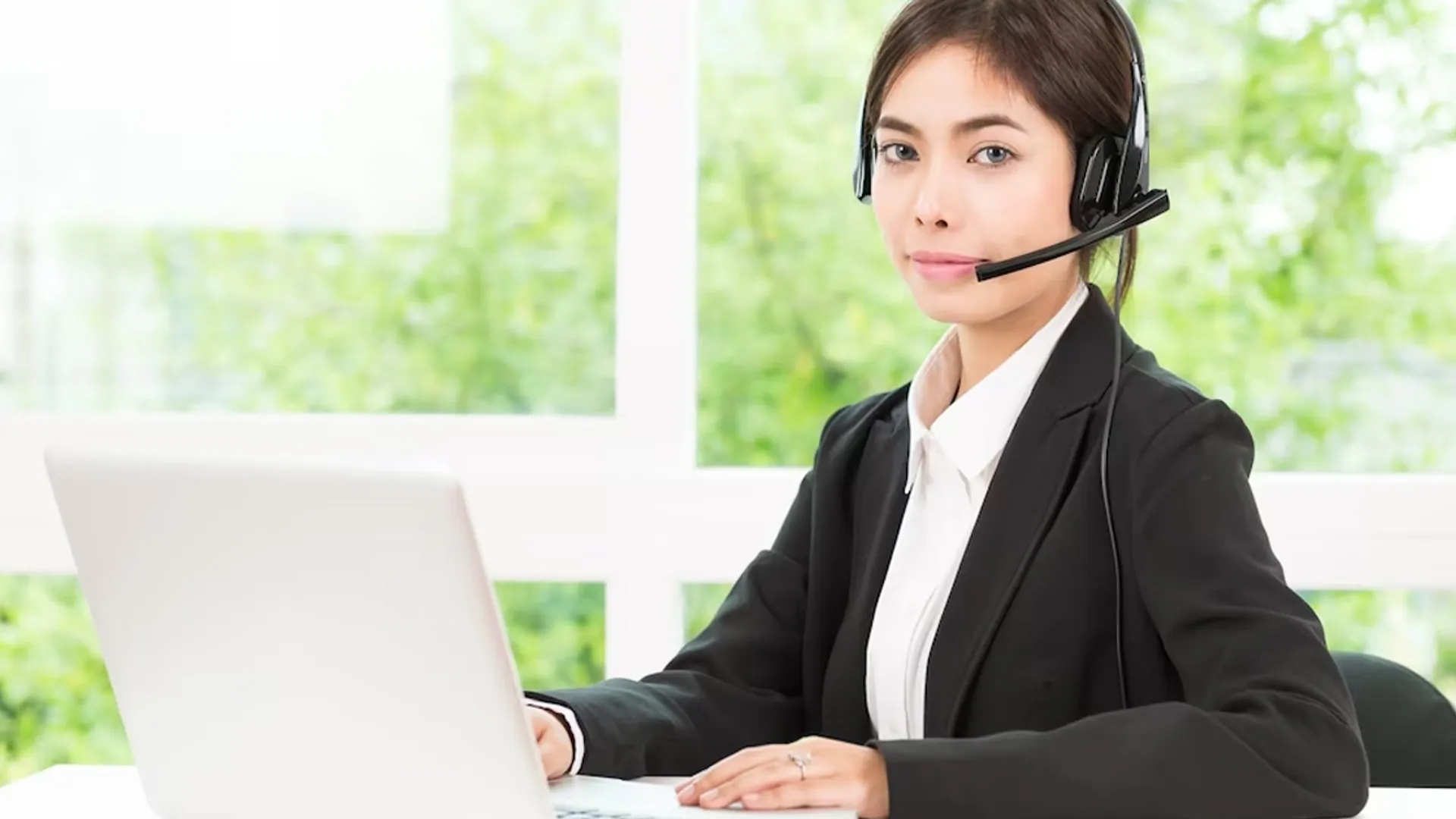 Hình ảnh hỗ trợ khách hàng 33win chuyên nghiệp